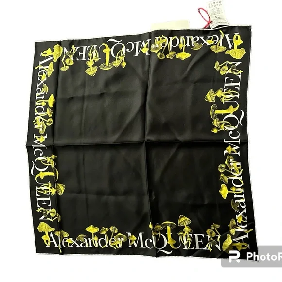 NWT 🍄 Alexander McQueen black mushroom silk square twill scarf - Picture 4 of 10